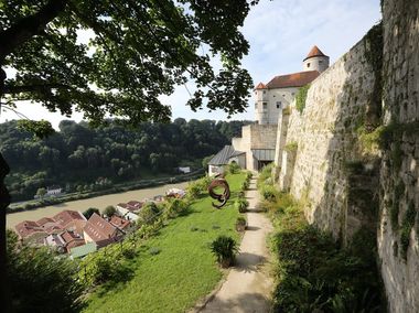 Der Bastionsgarten und die Burghauser Hauptburg