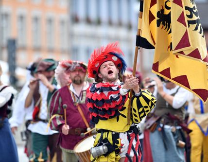 Historisches Burgfest auf der weltlängsten Burg