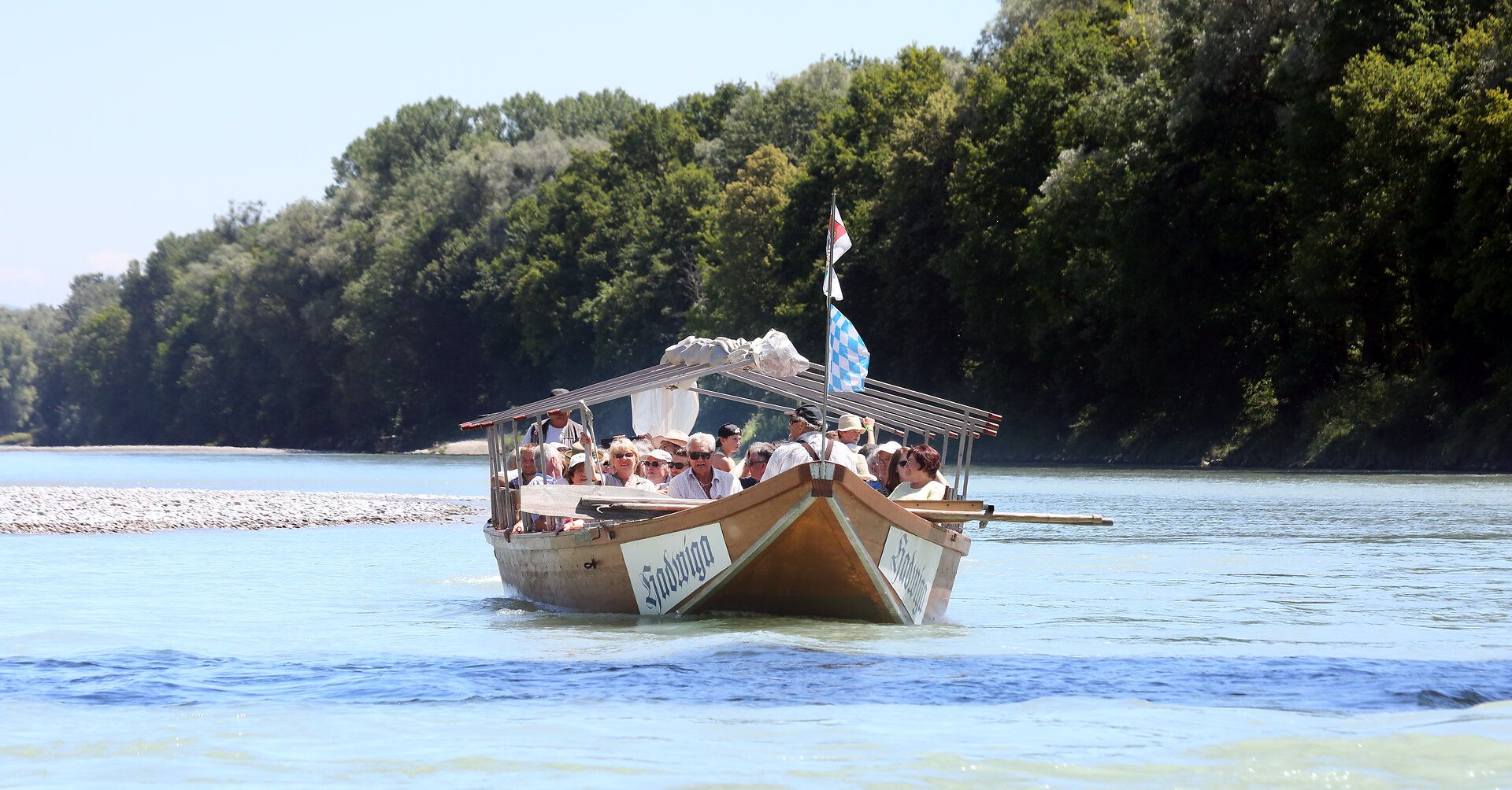 Idyllische Plättenfahrt durchs Salzachtal