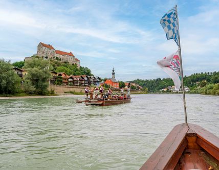 Plättenfahrt auf der Salzach Burghausen. 