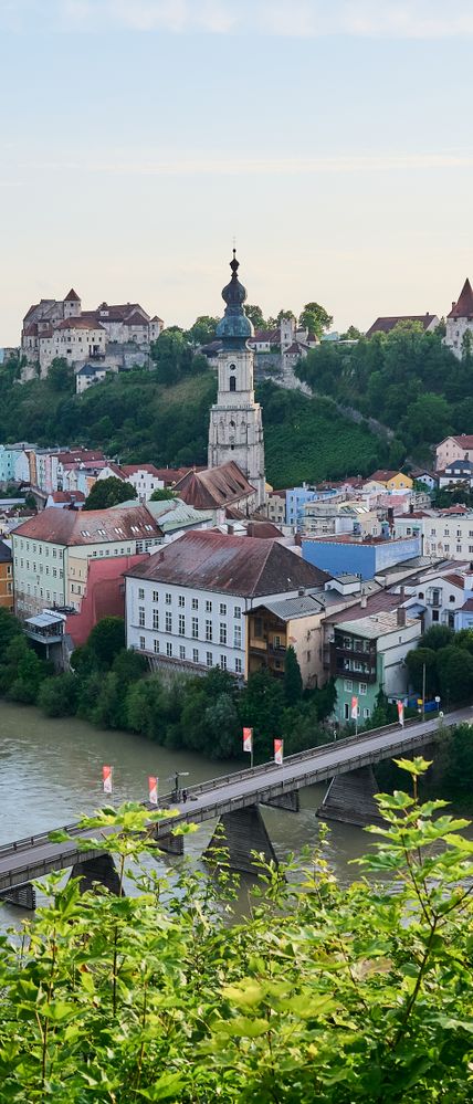 Schöner Panoramablick auf die weltlängste Burg mit Altstadt