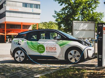 E-Auto des E-Car-Sharings am Bahnhof der EBG