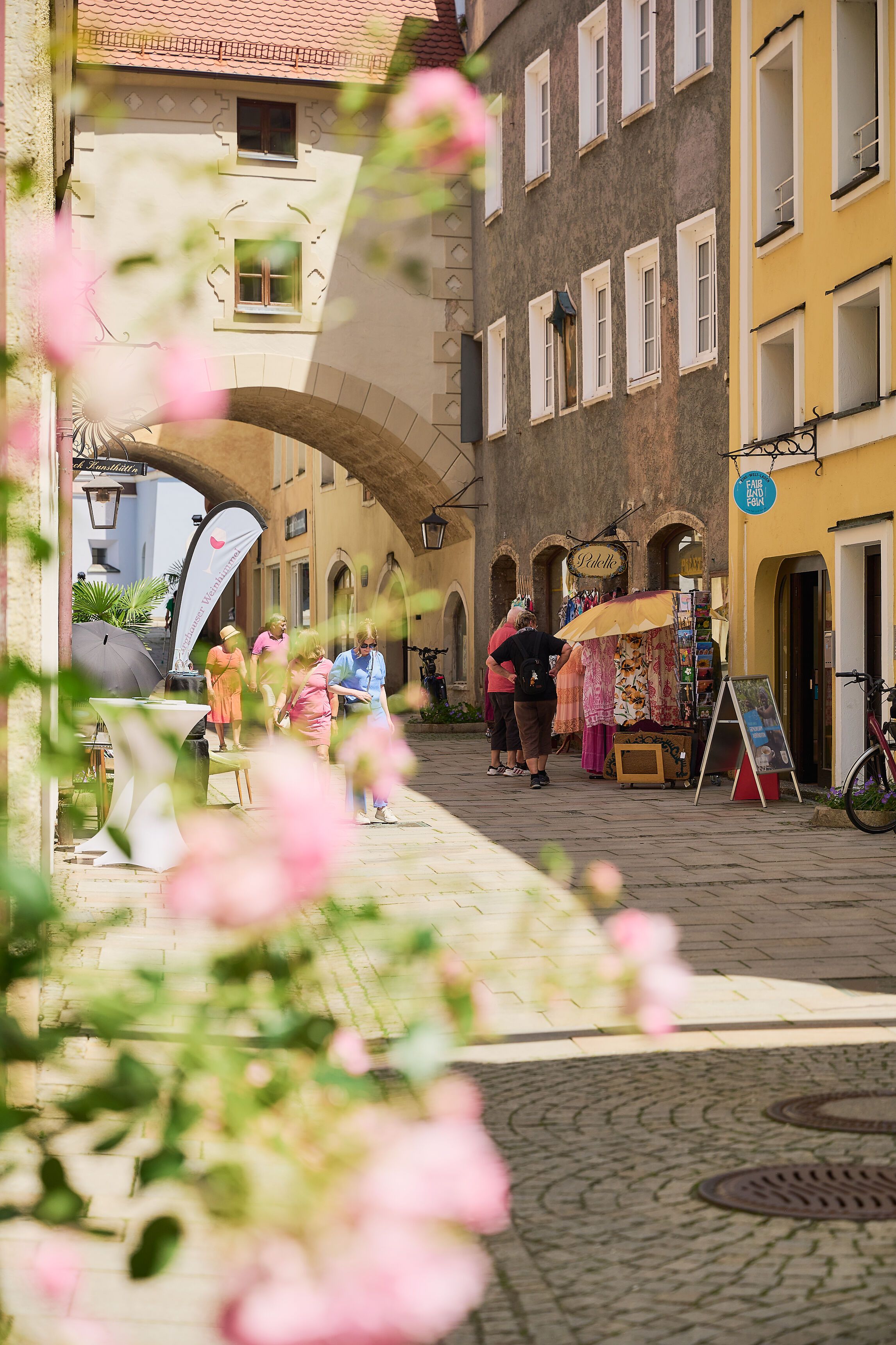 In den Grüben mit Frühlingsblüten