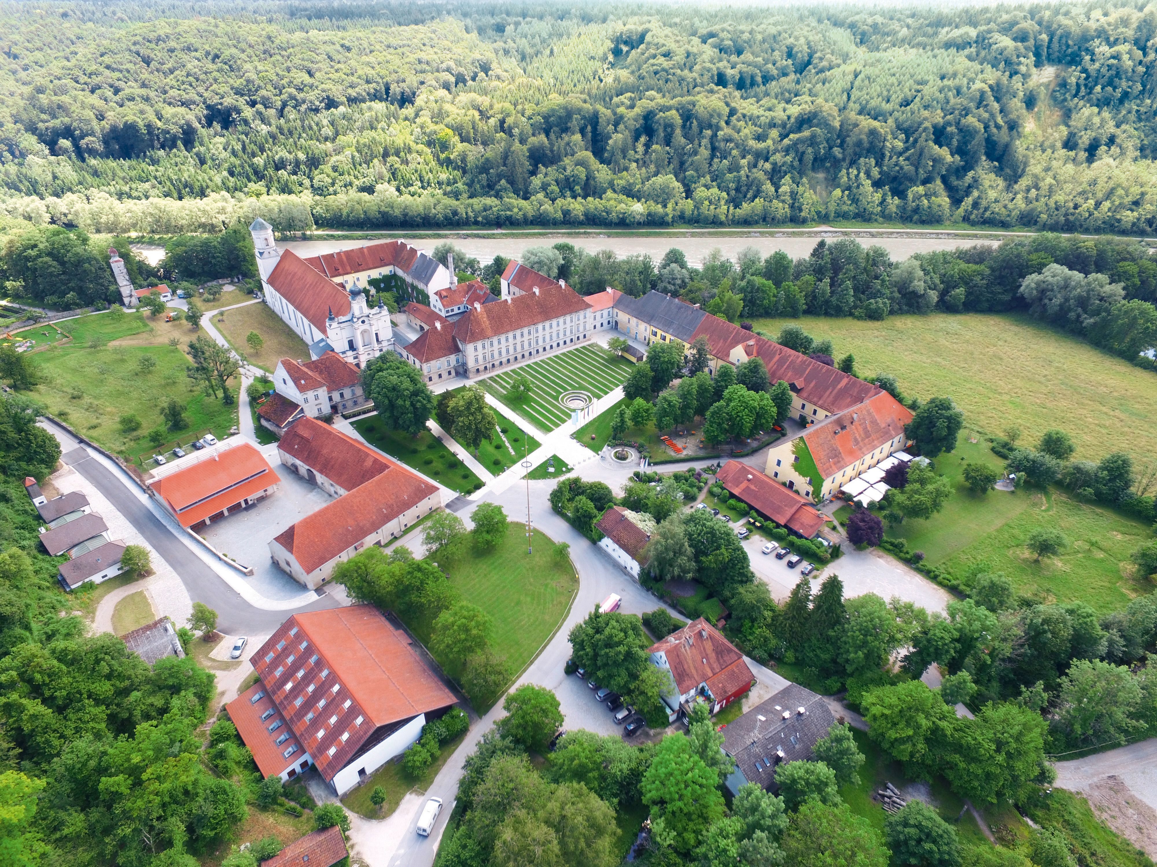 Luftbild des Klosterareals.