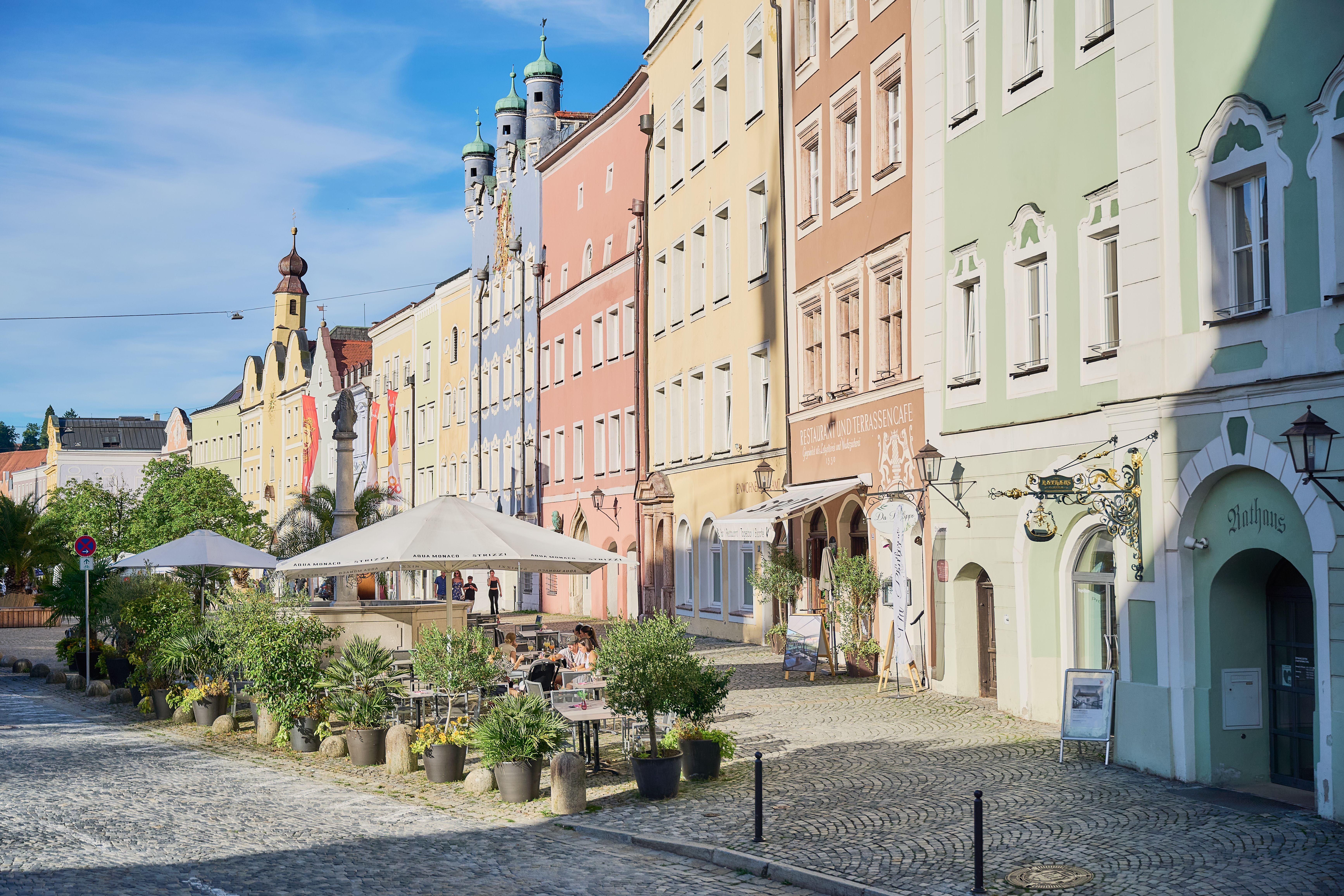 Biergärten und Terrassenlokale am Burghauser Stadtplatz
