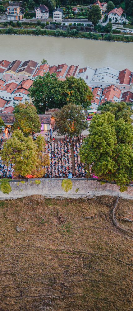 Konzertsommer auf der weltlängsten Burg - Blick auf den Waffenplatz. 