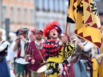 Historisches Burgfest auf der weltlängsten Burg