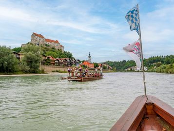 Plättenfahrt auf der Salzach Burghausen. 