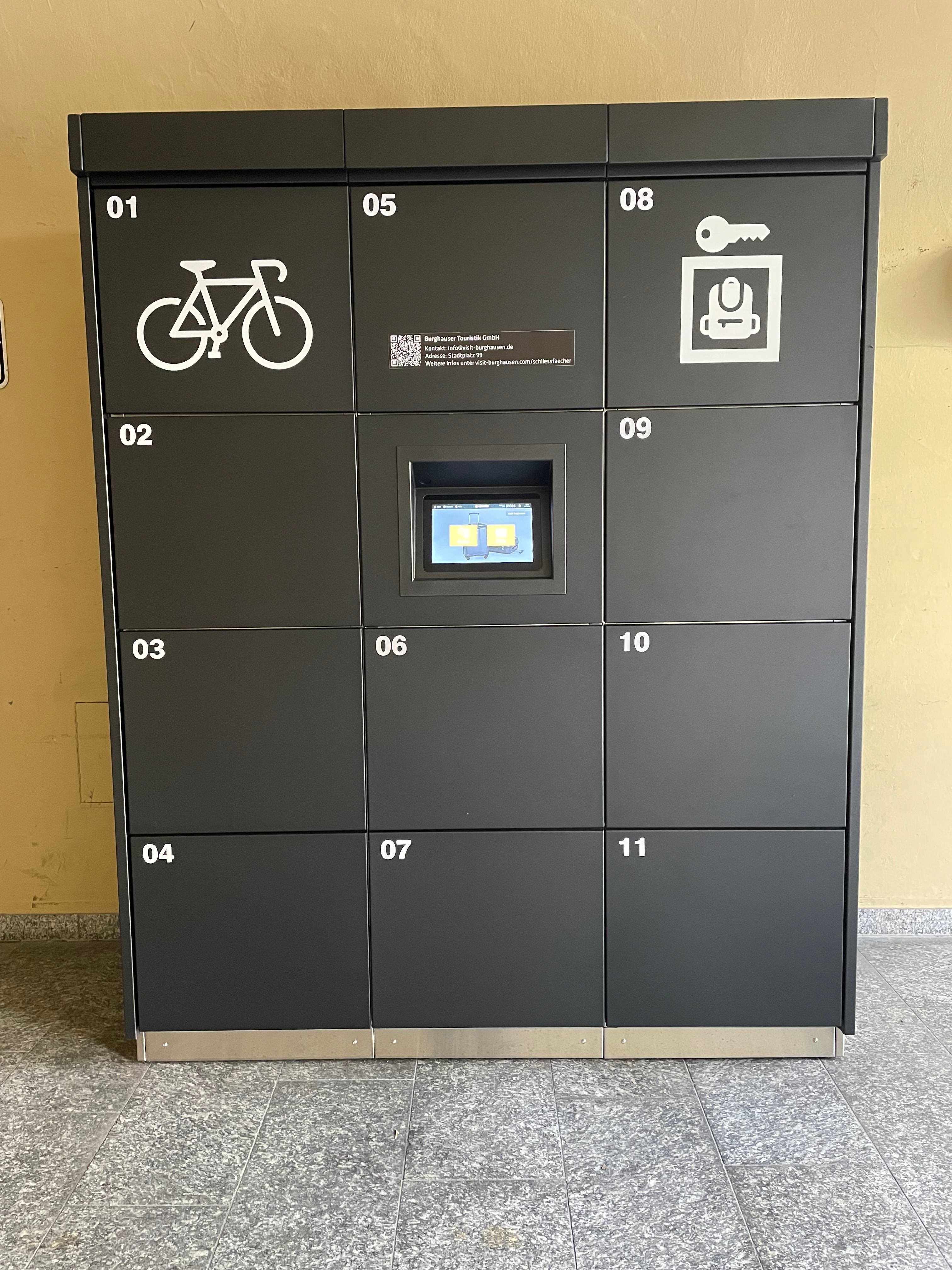 Fahrradschließfaecher am Stadtplatz
