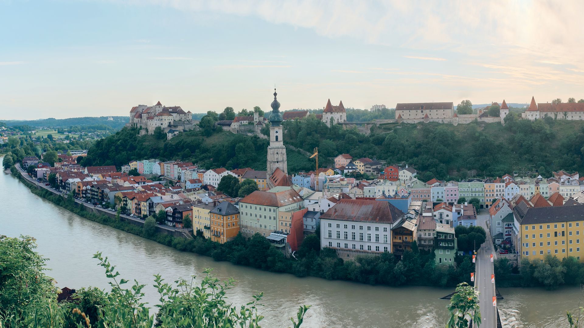Wunderschöner Panoramablick auf die weltlängste Burg und die denkmalgeschützte Altstadt