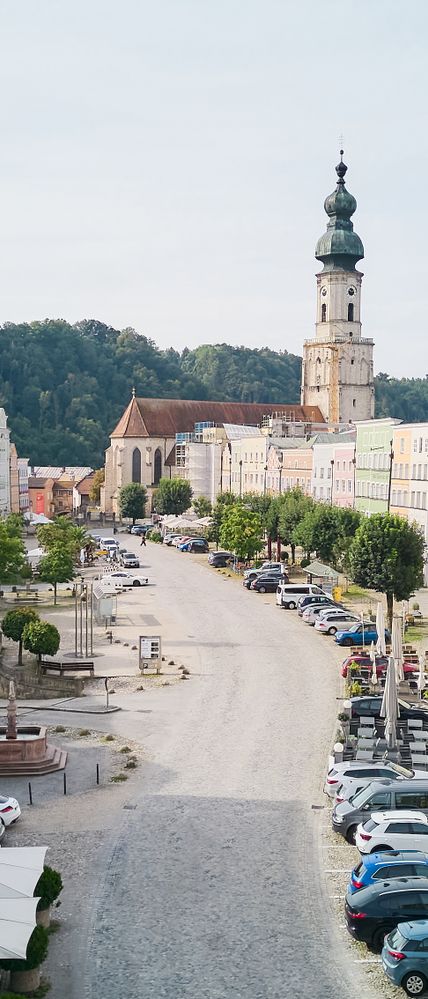 Burghauser Stadtplatz im Inn-Salzach-Stil