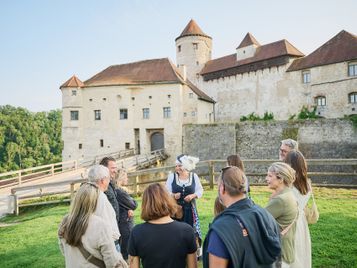 Historische Burgführung auf der weltlängsten Burg