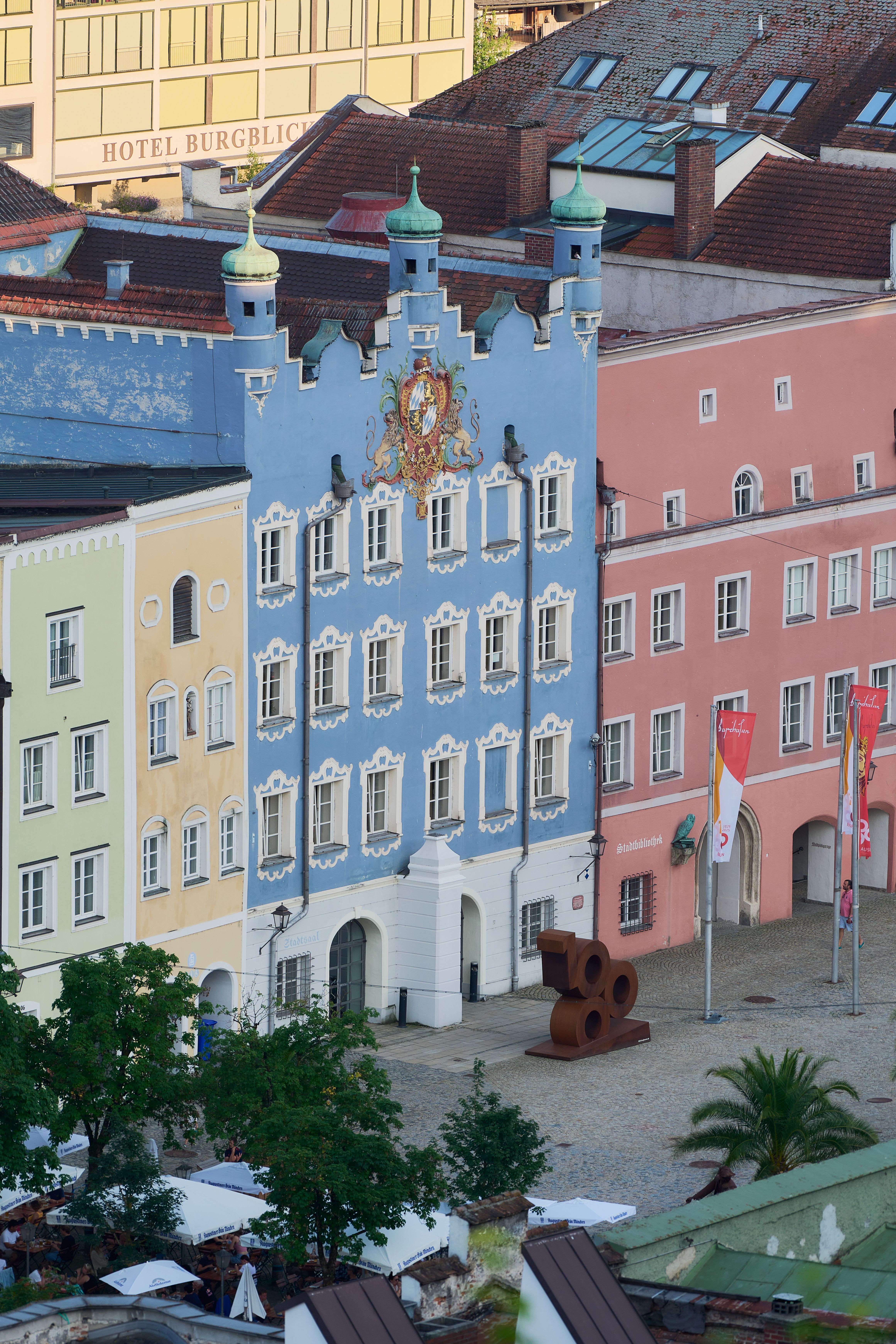 Stadtsaal in der Burghauser Altstadt. 